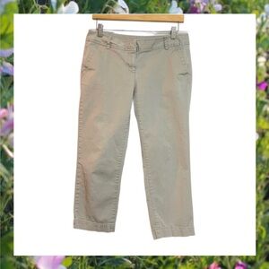 ANN TAYLOR LOFT Marisa Light Gray Capri Pants. Size 4, Excellent Condition.